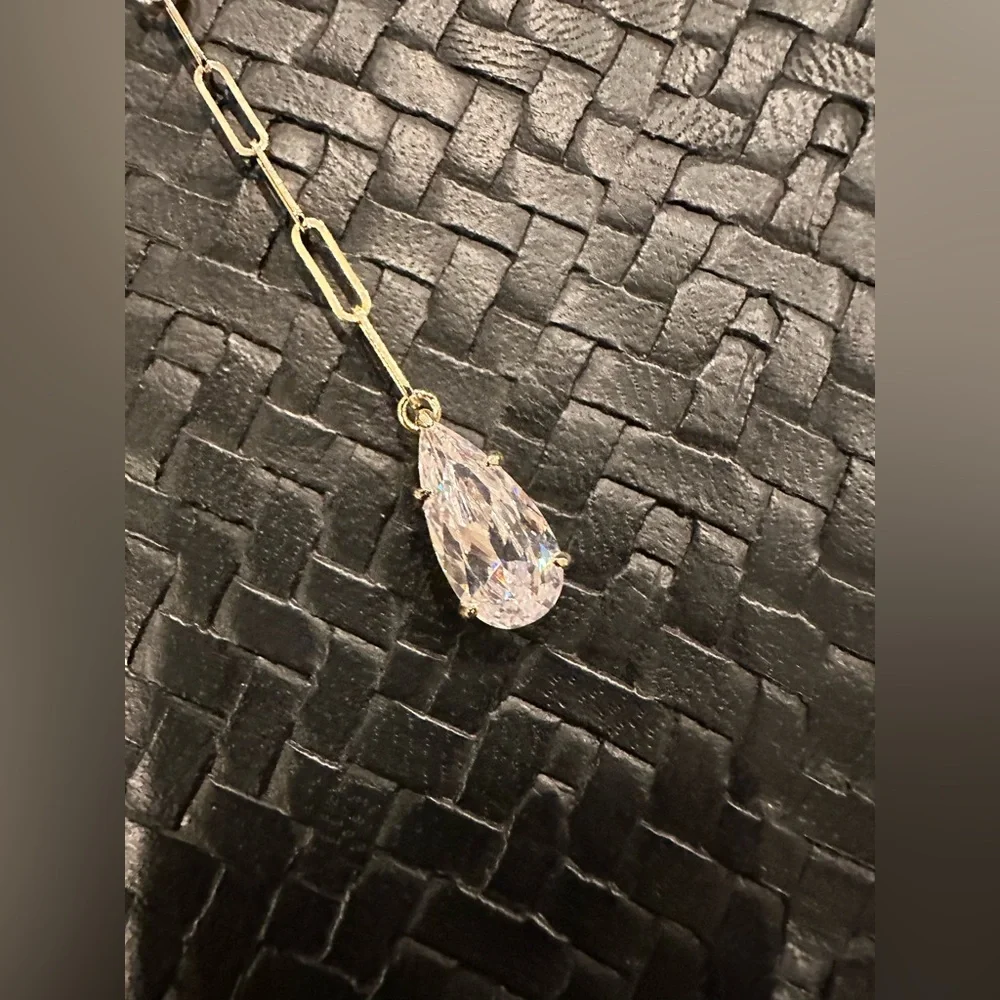 Baby Samantha Teardrop Lariat Necklace
Gold|White Diamondettes - Picture 4 of 5